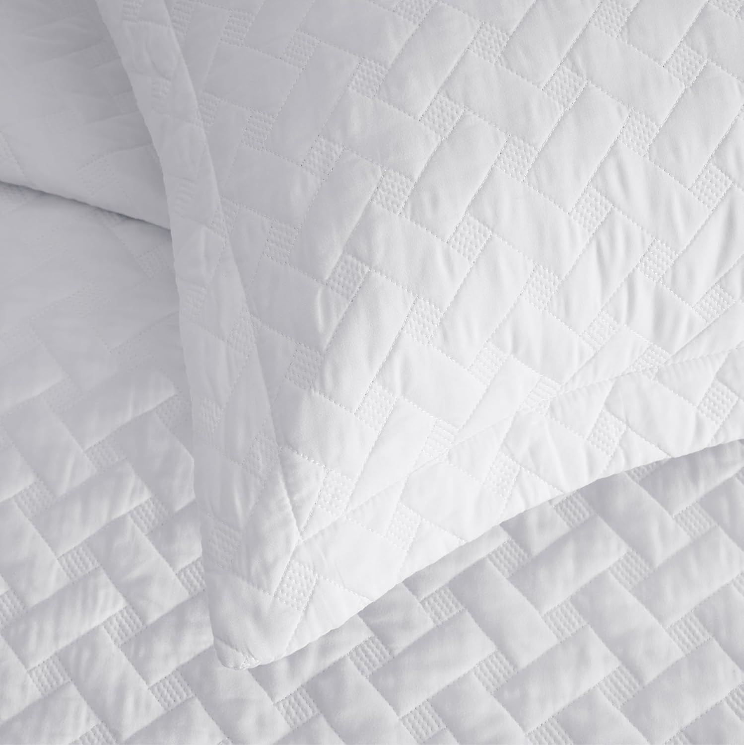 Queen Size Quilt Set – Lightweight White Comforter with Basket Weave Pattern & 2 Pillow Shams