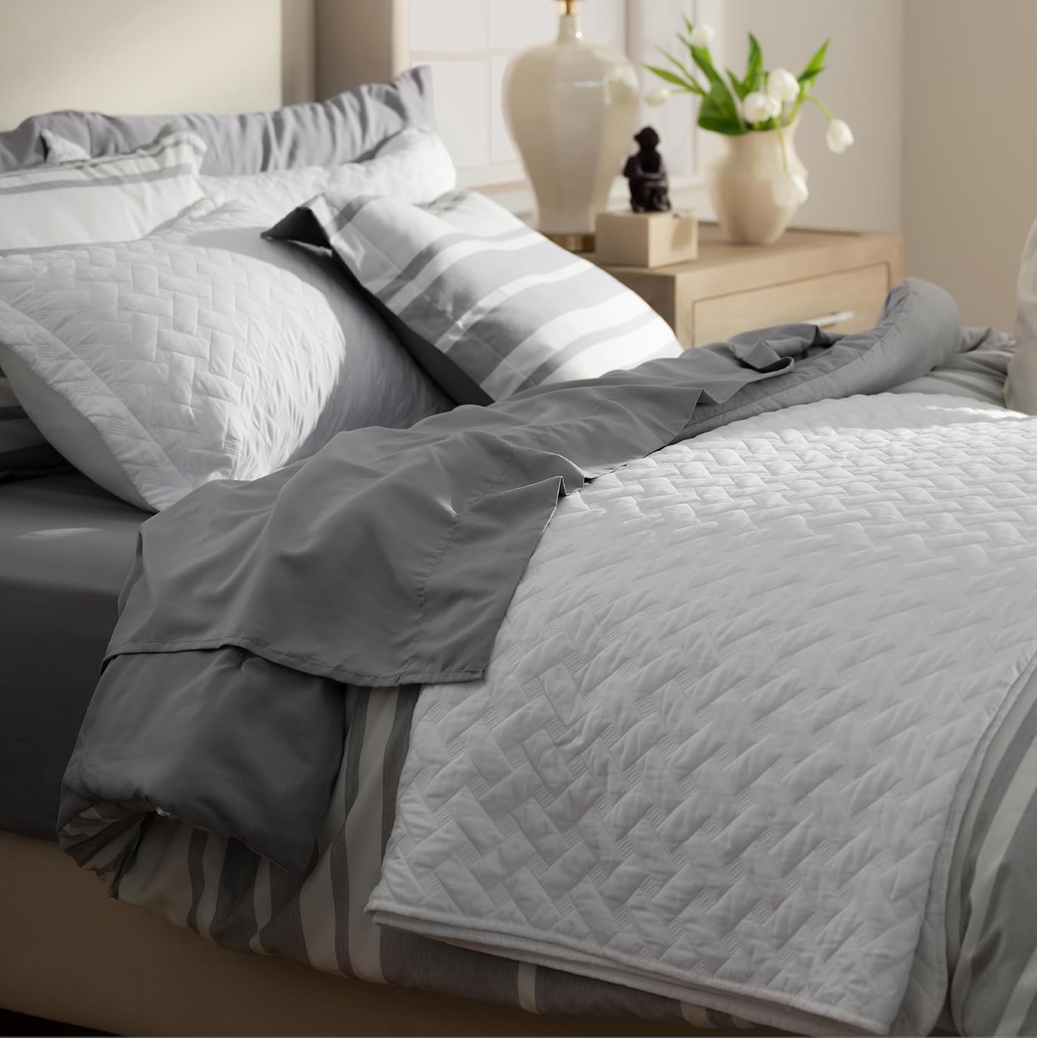 Queen Size Quilt Set – Lightweight White Comforter with Basket Weave Pattern & 2 Pillow Shams