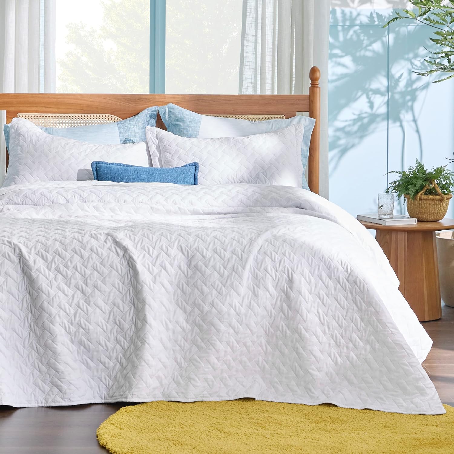 Queen Size Quilt Set – Lightweight White Comforter with Basket Weave Pattern & 2 Pillow Shams